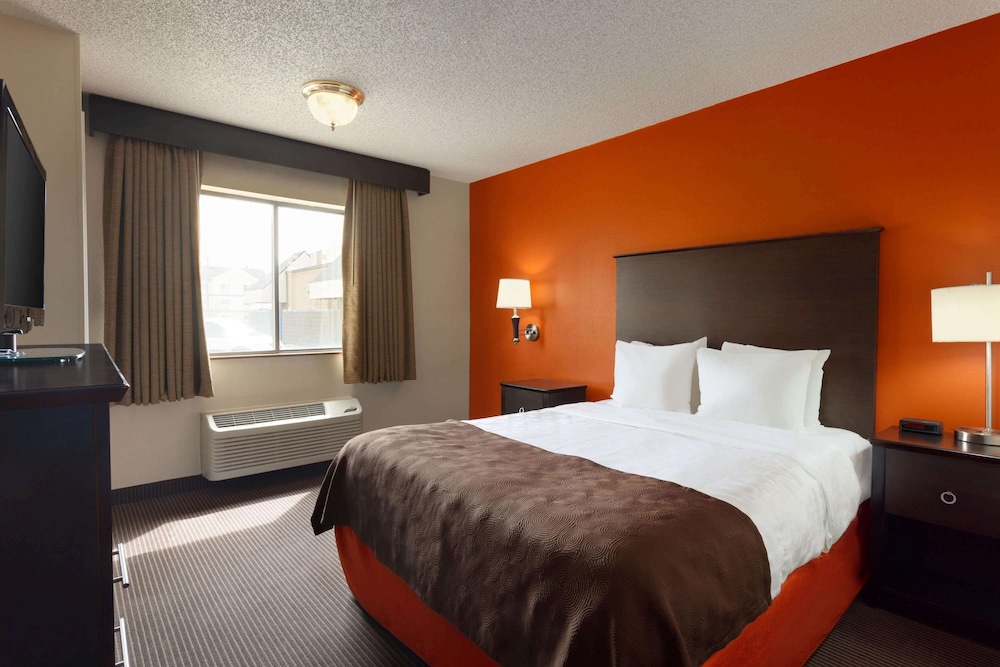 Sleep Inn & Suites Salina I-135 10/26
