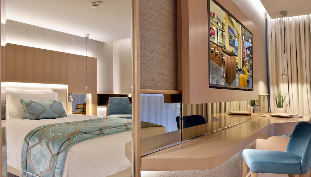 Maestral Resort & Casino 10/50