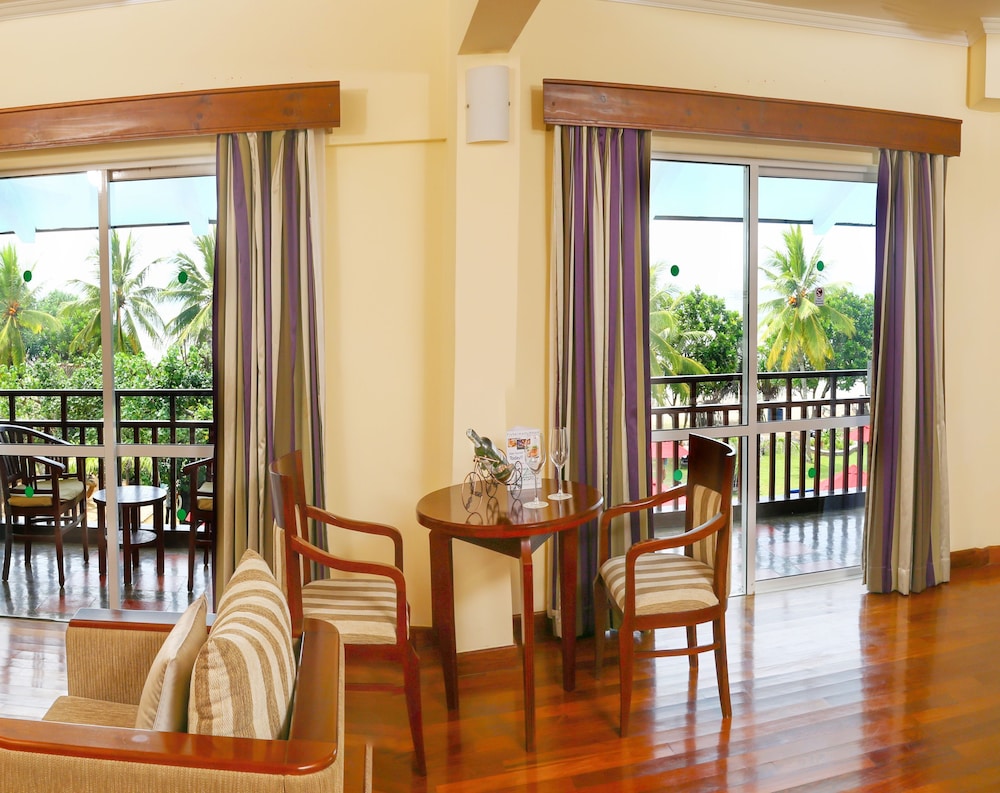 The Palms Hotel 28/50