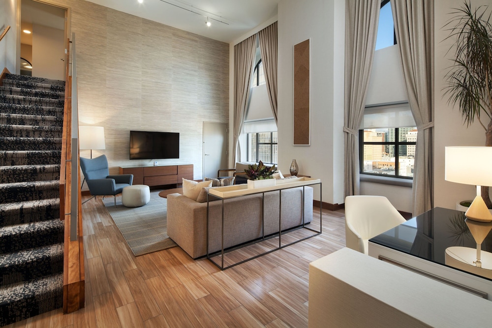 Westin Gaslamp Quarter 37/61