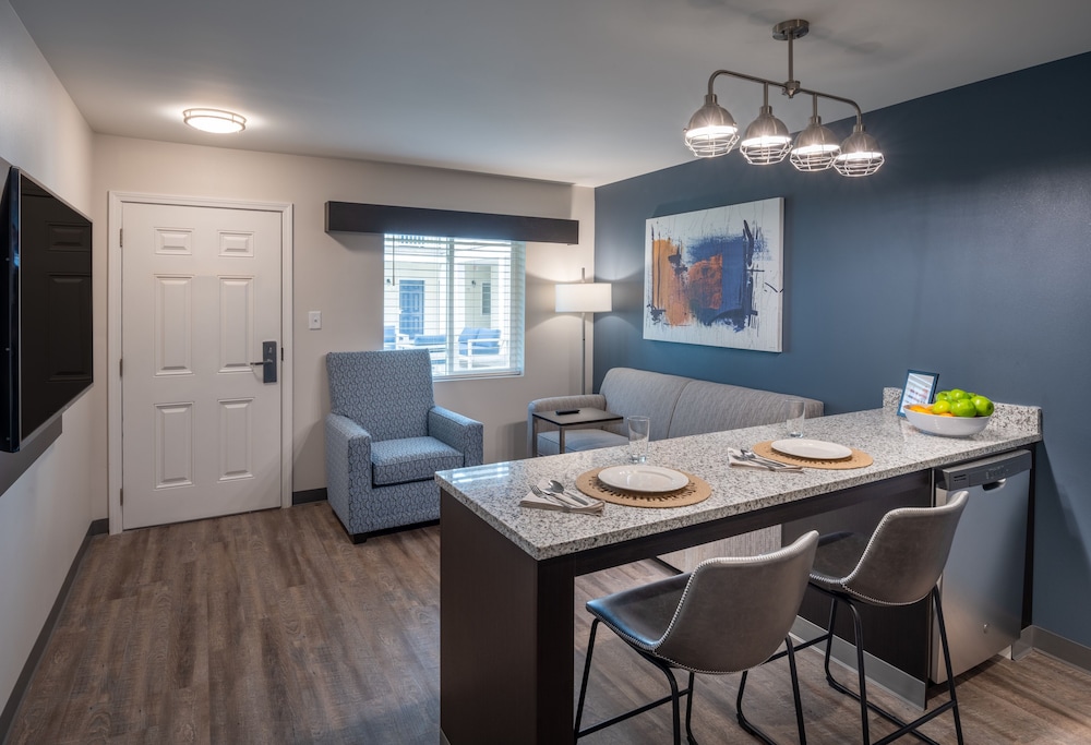 stayAPT Suites Alexandria-Fort Belvoir 26/37