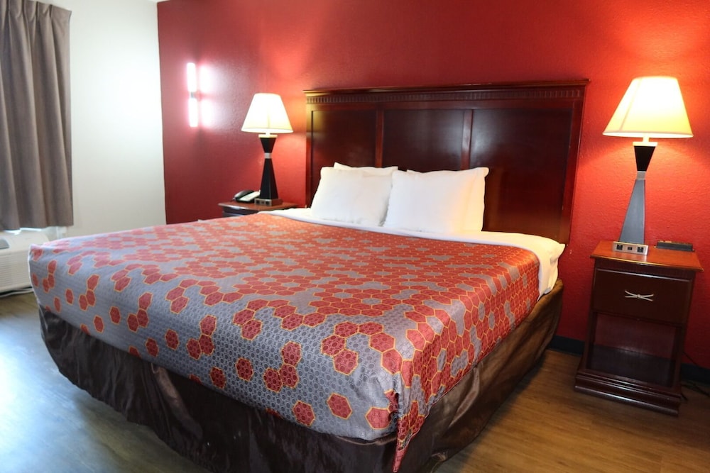 Econo Lodge Inn & Suites Evergreen 17/24