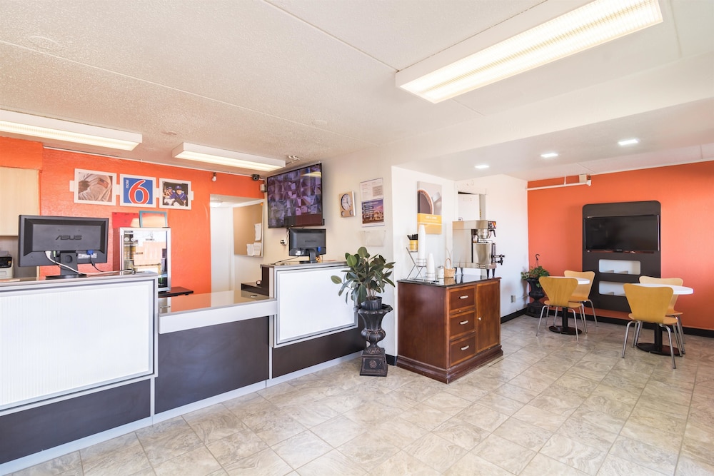 Motel6 Joliet, IL - I-80 7/58