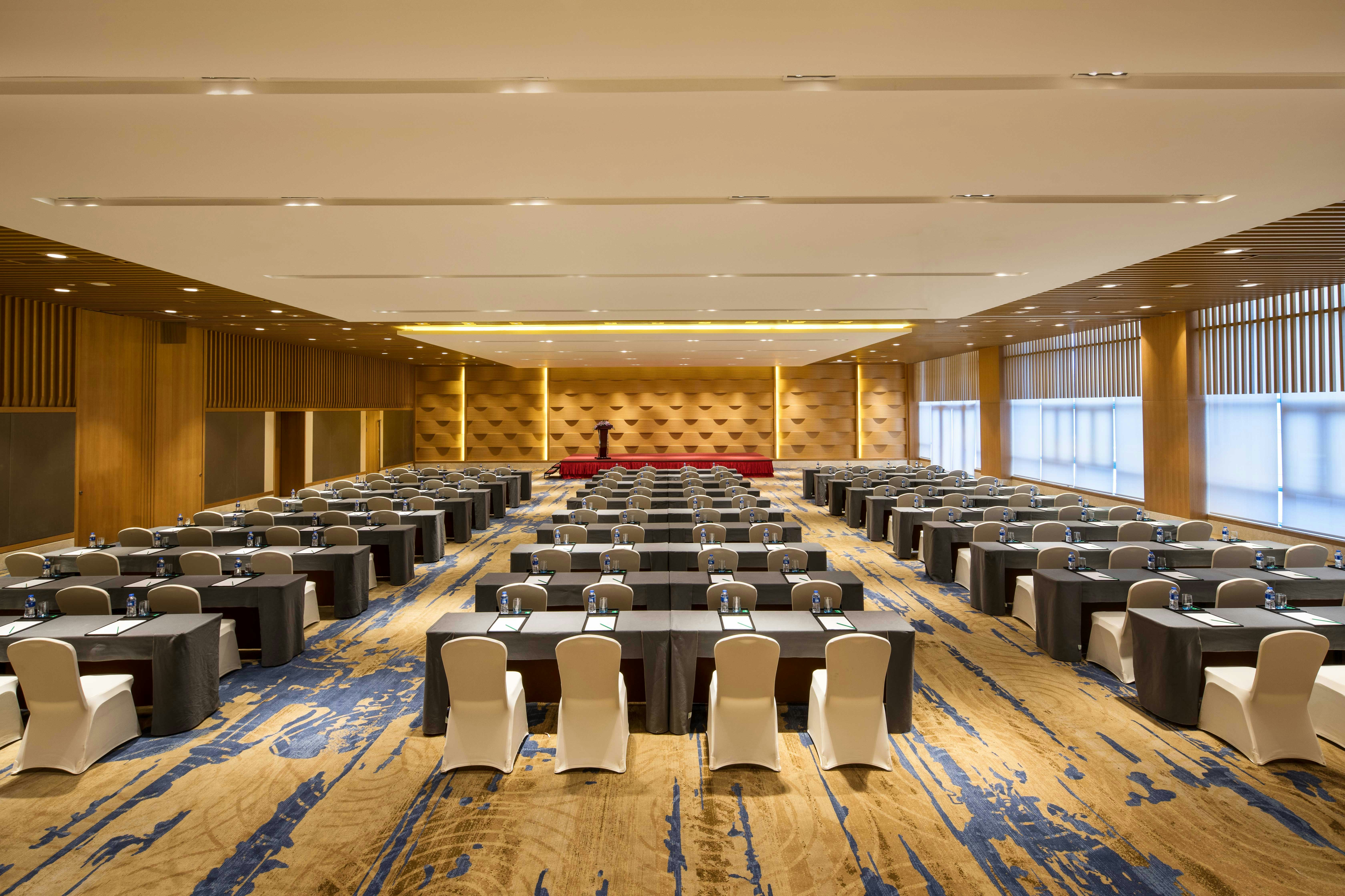 HOLIDAY INN KUNSHAN HUAQIAO 30/50