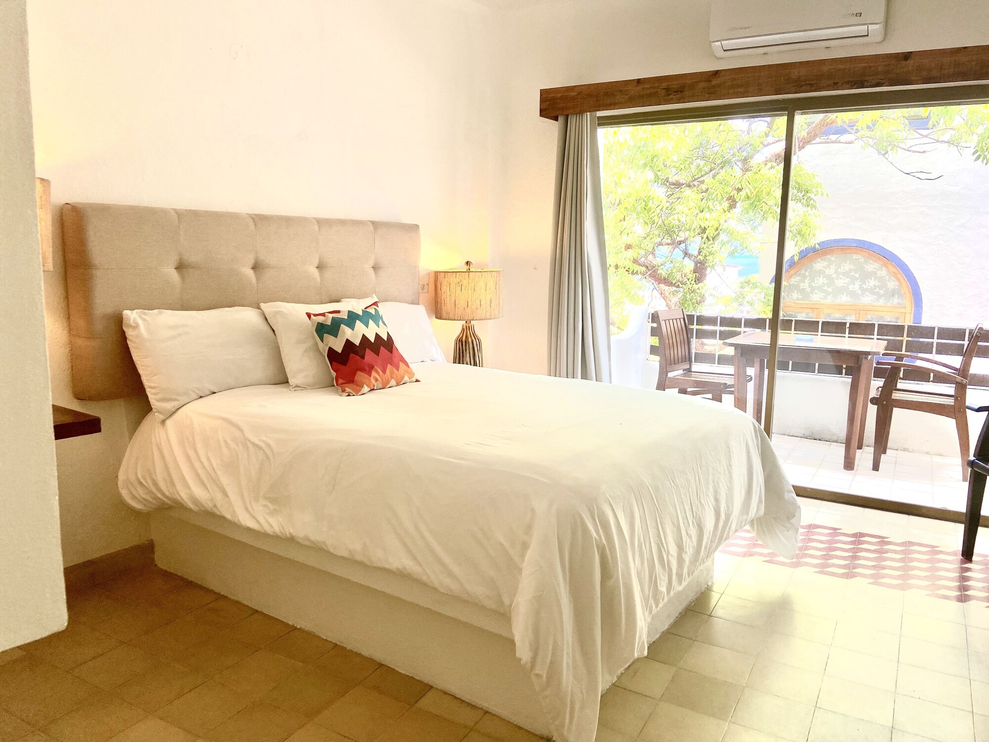 DELUXE, BALCONY