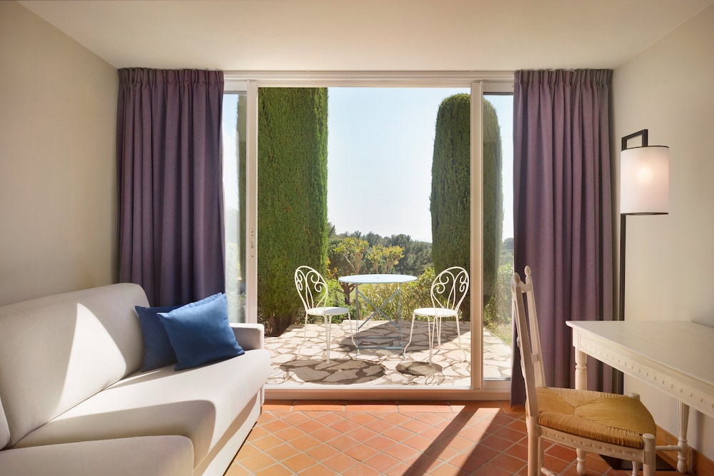 غرفة عائلية، Le Fregate Provence 2/4