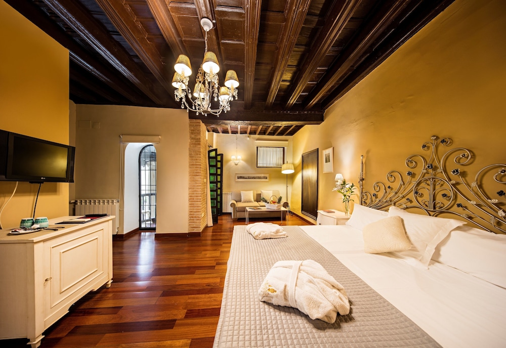 DELUXE, DOUBLE BED