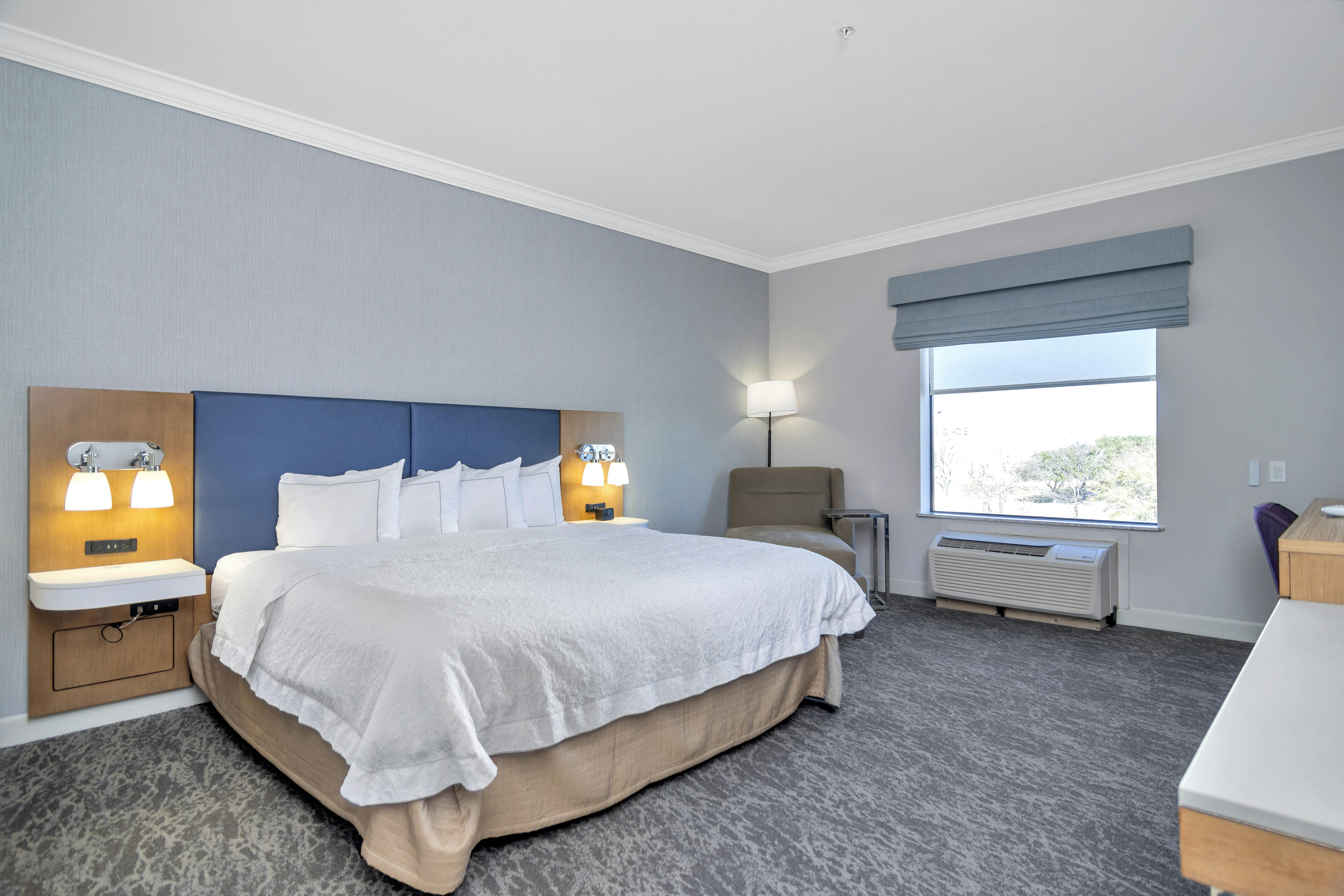 ROOM, KING BED, ACCESSIBLE
