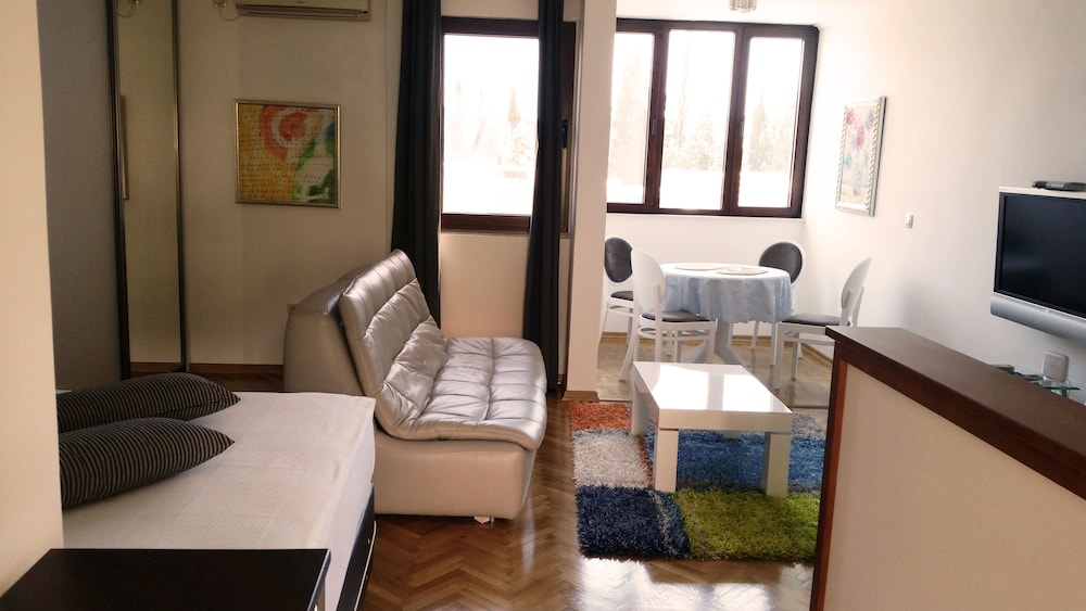 VILA LUX HOTEL 34/70