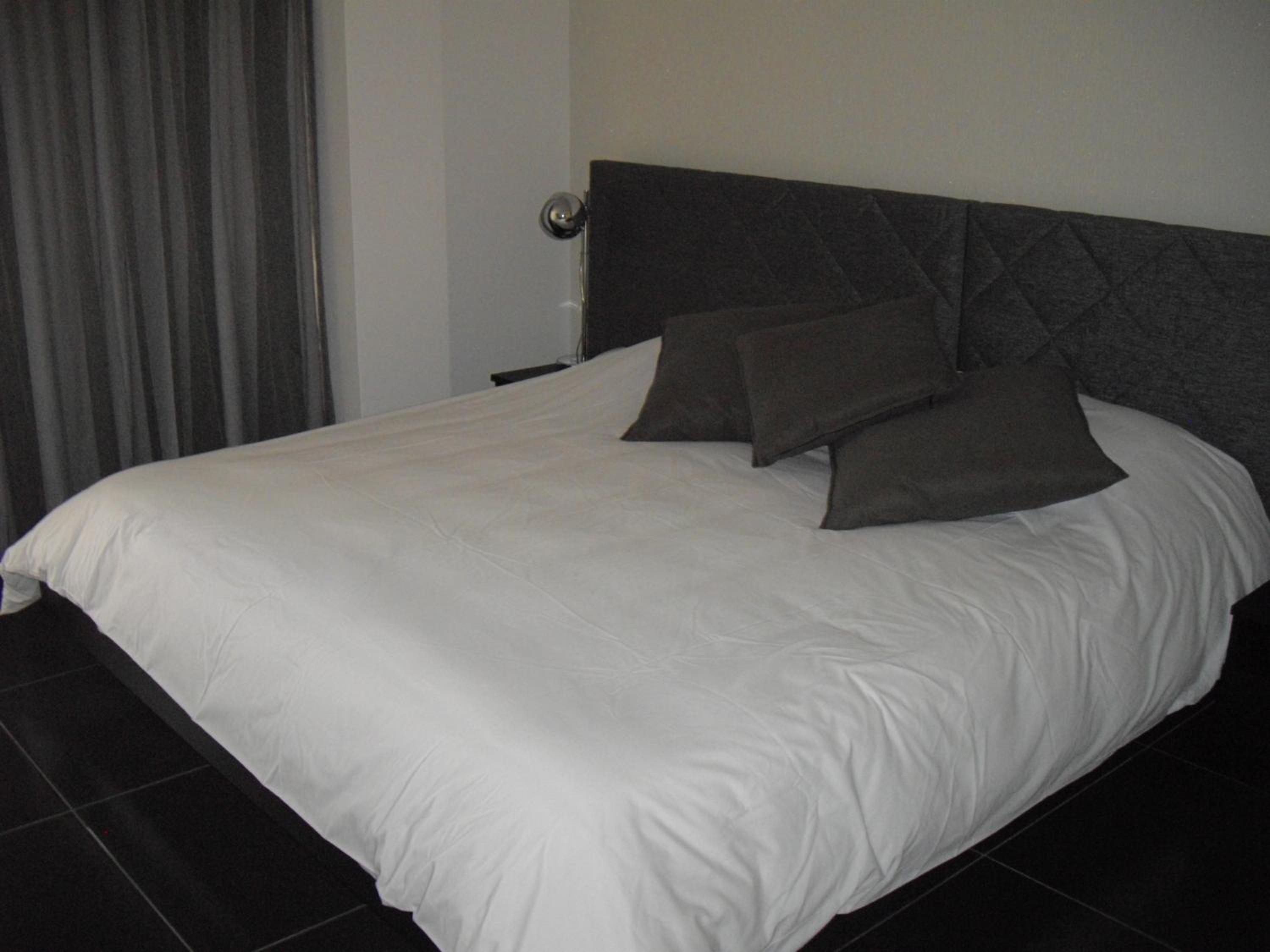 جناح، Crystal Hotel 6/10