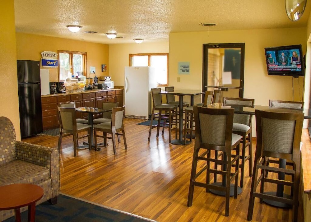 Budget Inn And Suites 22/34