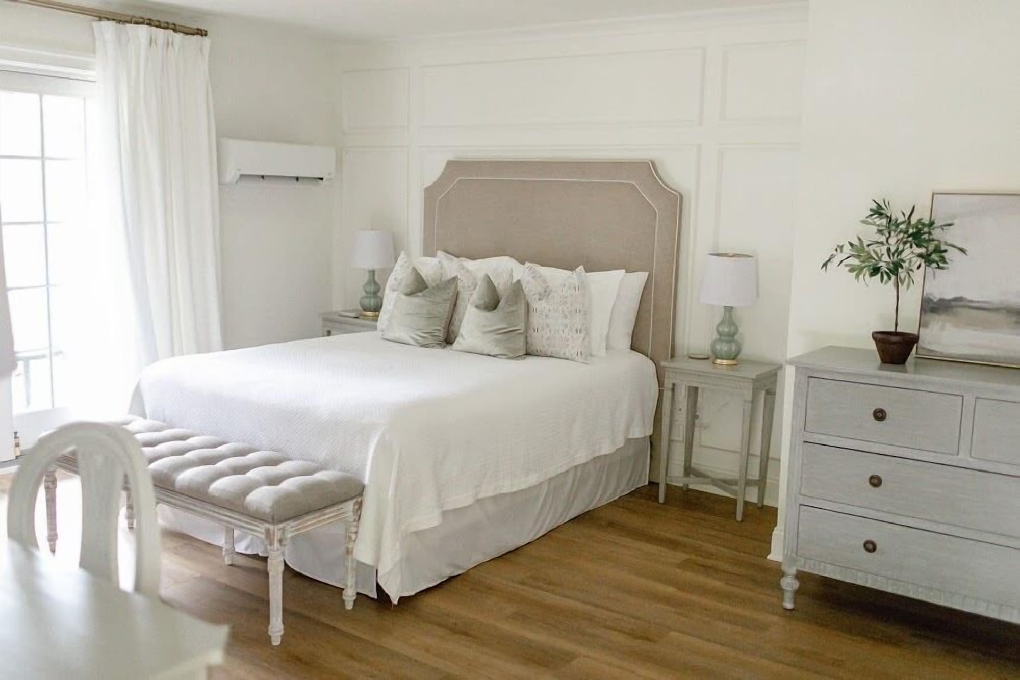 Springhouse, Queen Bed