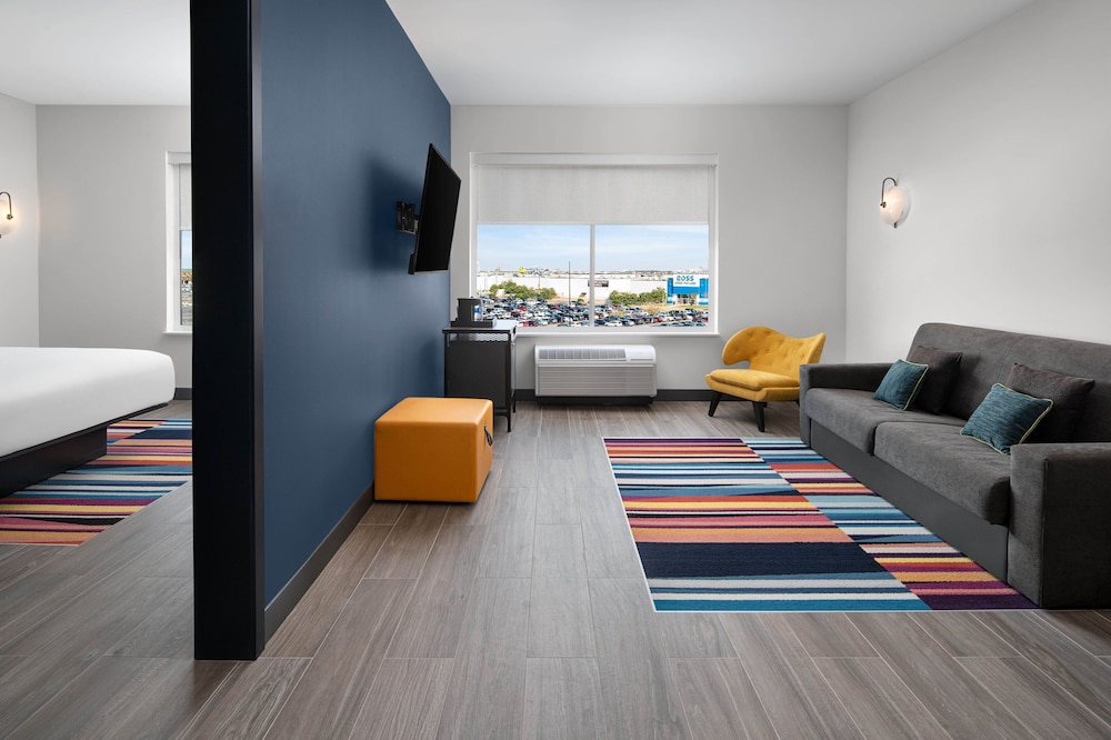 Aloft Katy Mills 20/39