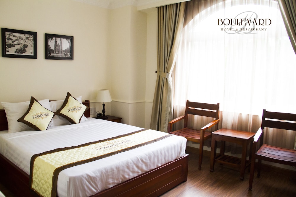 Boulevard Hotel 22/71