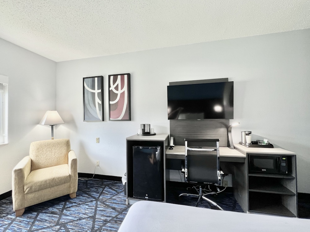 AmericInn by Wyndham Quincy 27/32