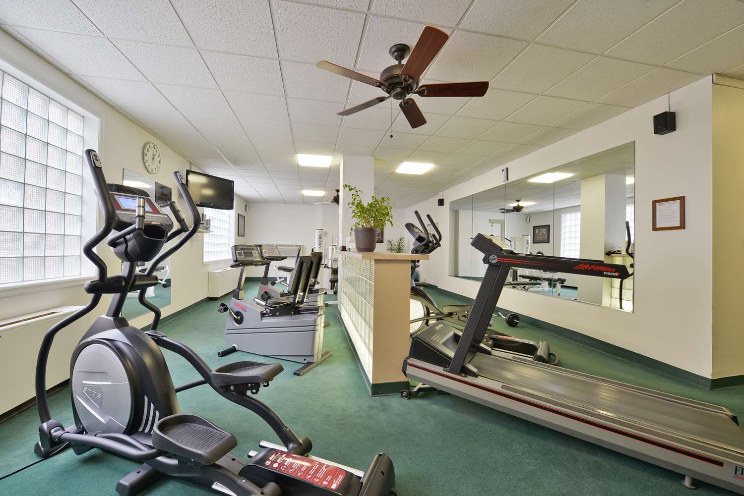 Genetti Hotel SureStay Collection By Best Western 28/44