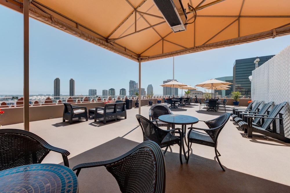 Gaslamp Plaza Suites 60/68
