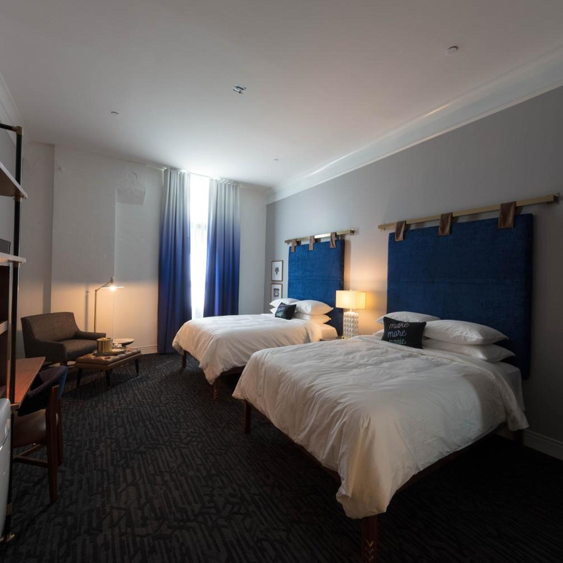 Room, Queen Bed