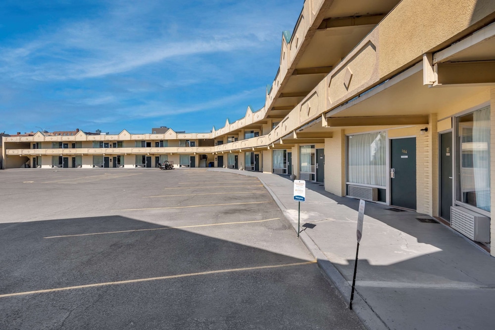 Econo Lodge Cortland Downtown NY 26/30