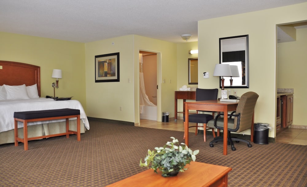 Hampton Inn Macomb 45/63