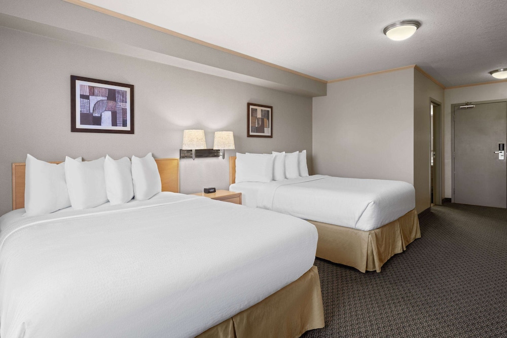 Suite, 2 Queen Beds, Pet Friendly