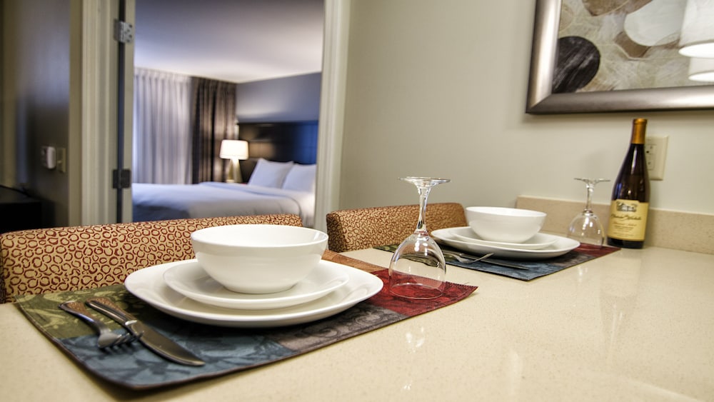 STAYBRIDGE SUITES MARQUETTE 65/82