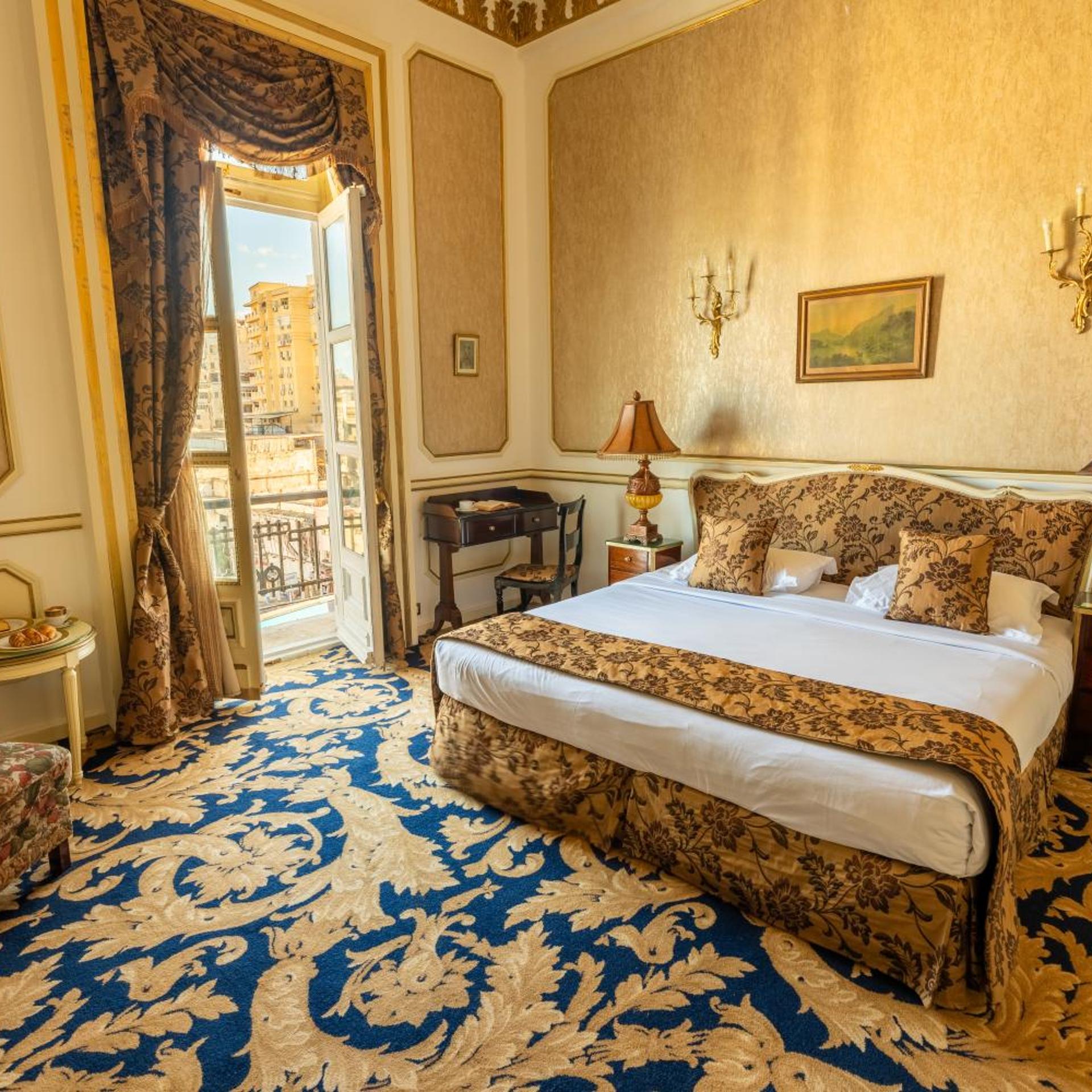 Gold, Junior Suite, King Bed, Partial Sea View