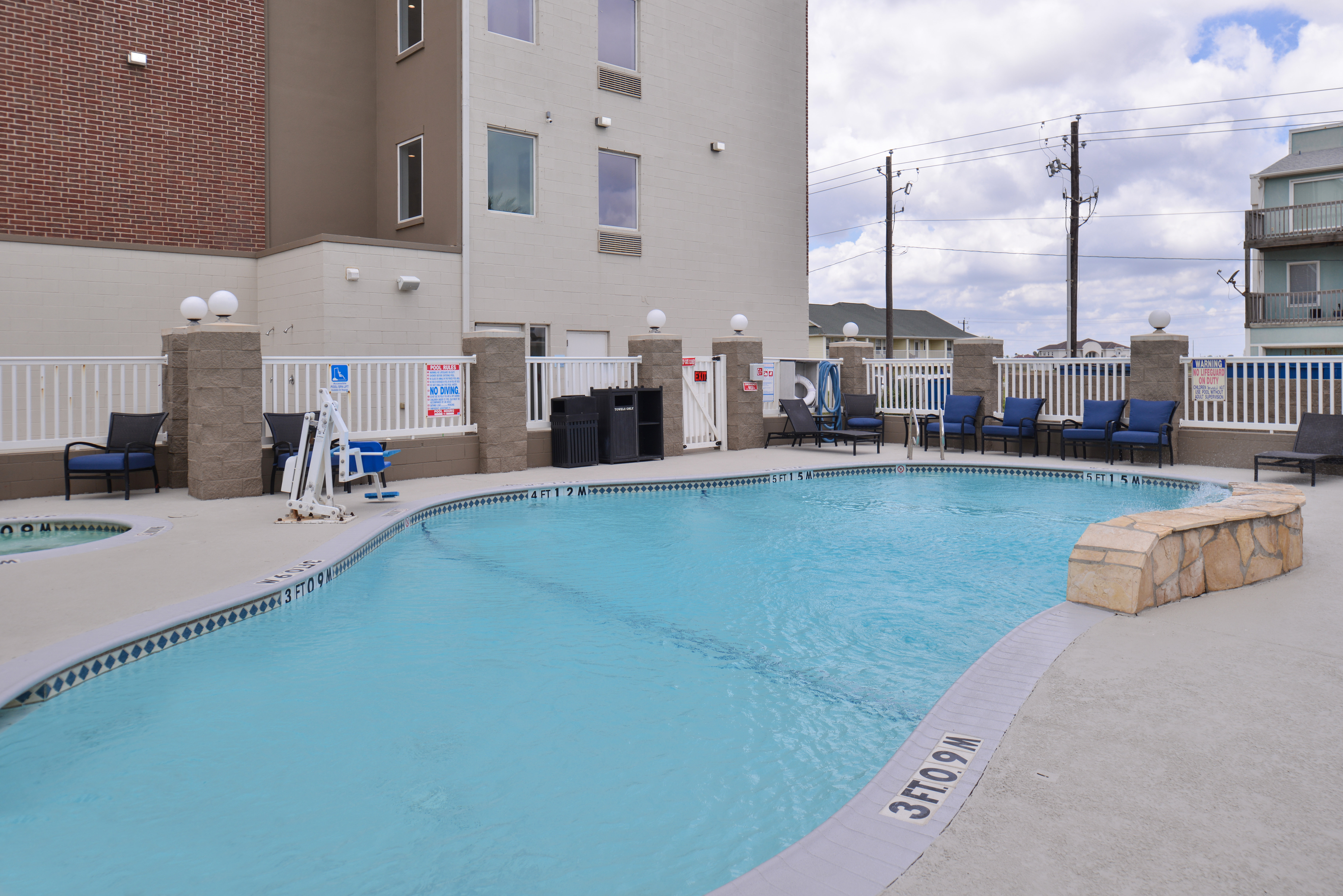 Holiday Inn Express & Suites Corpus Christi-N Padre Island 46/48