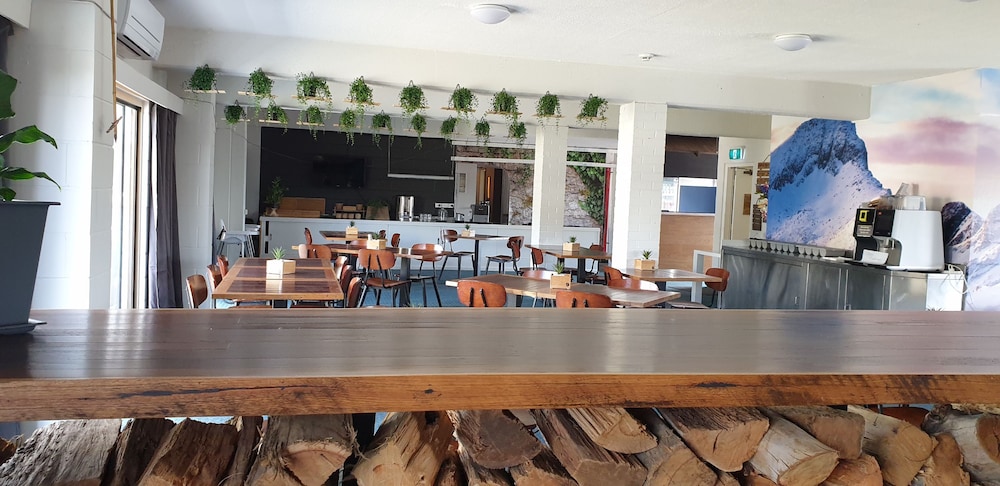 Alpine Resort Motel 36/50