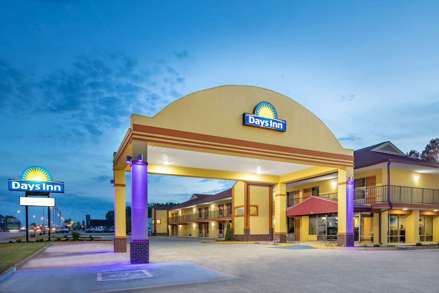 Days Inn by Wyndham Muscle Shoals 3/32