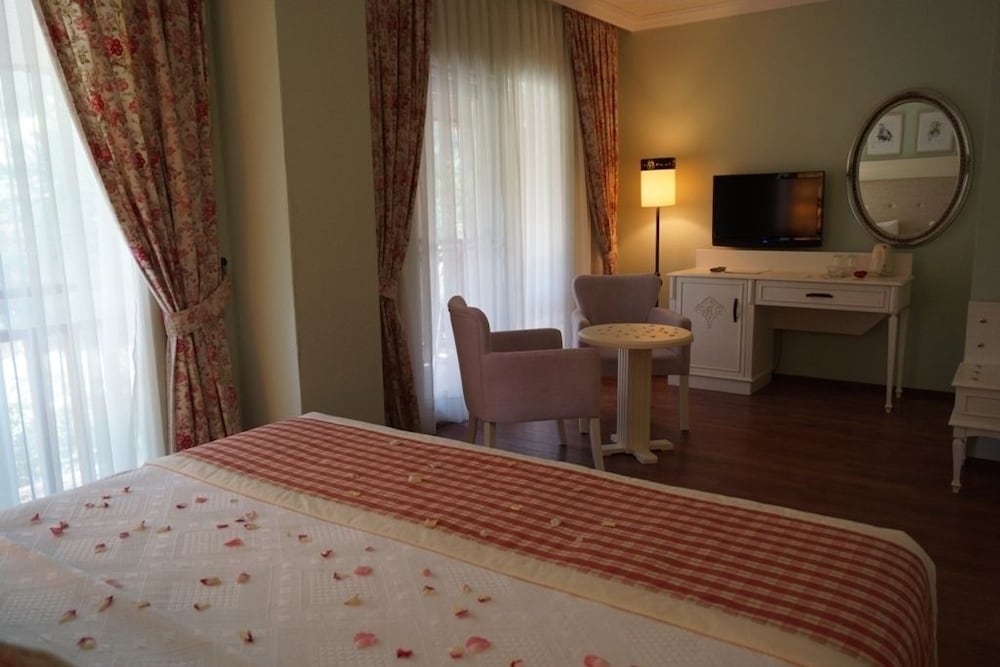 Padok Premium Hotel and Stables 14/44