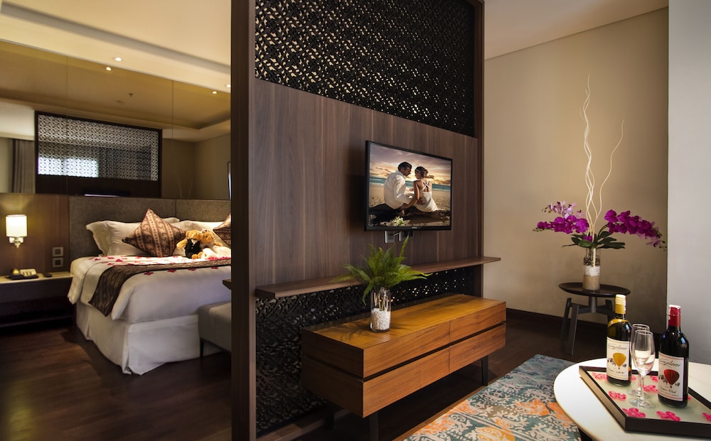 ASCOTT WATERPLACE SURABAYA 7/74