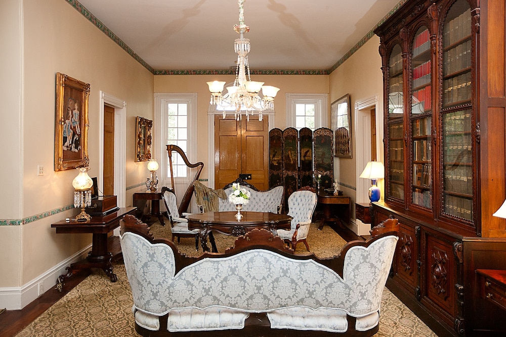 Monmouth Historic Inns And Gardens 35/72