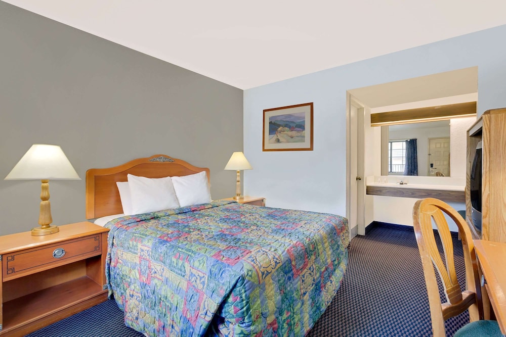 Days Inn & Suites By Wyndham Needles 16/30