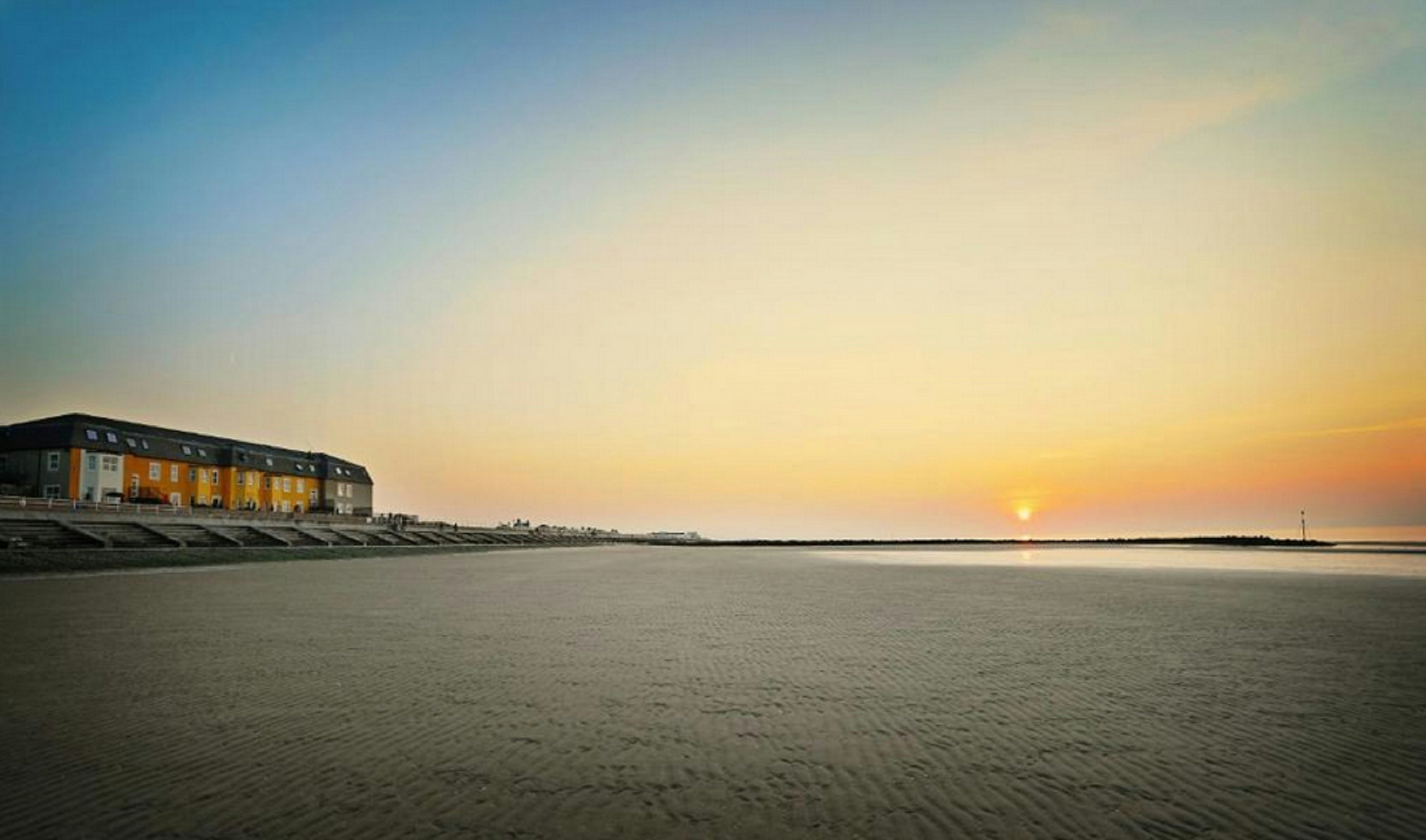 The Beaches Hotel 93/100