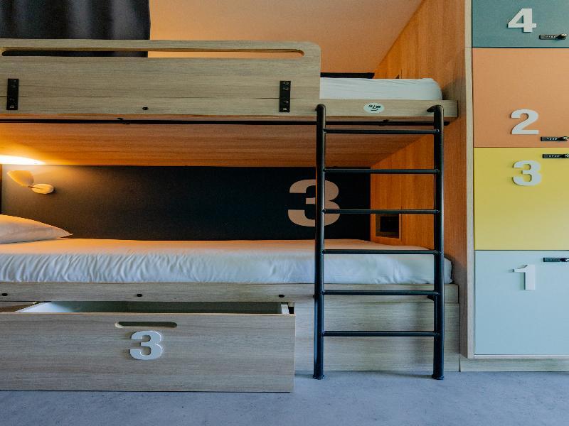 Mixed Dorm, 3 People, External Bathroom