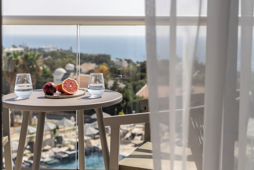 Cali Resort & Spa - Adults Only 36/50