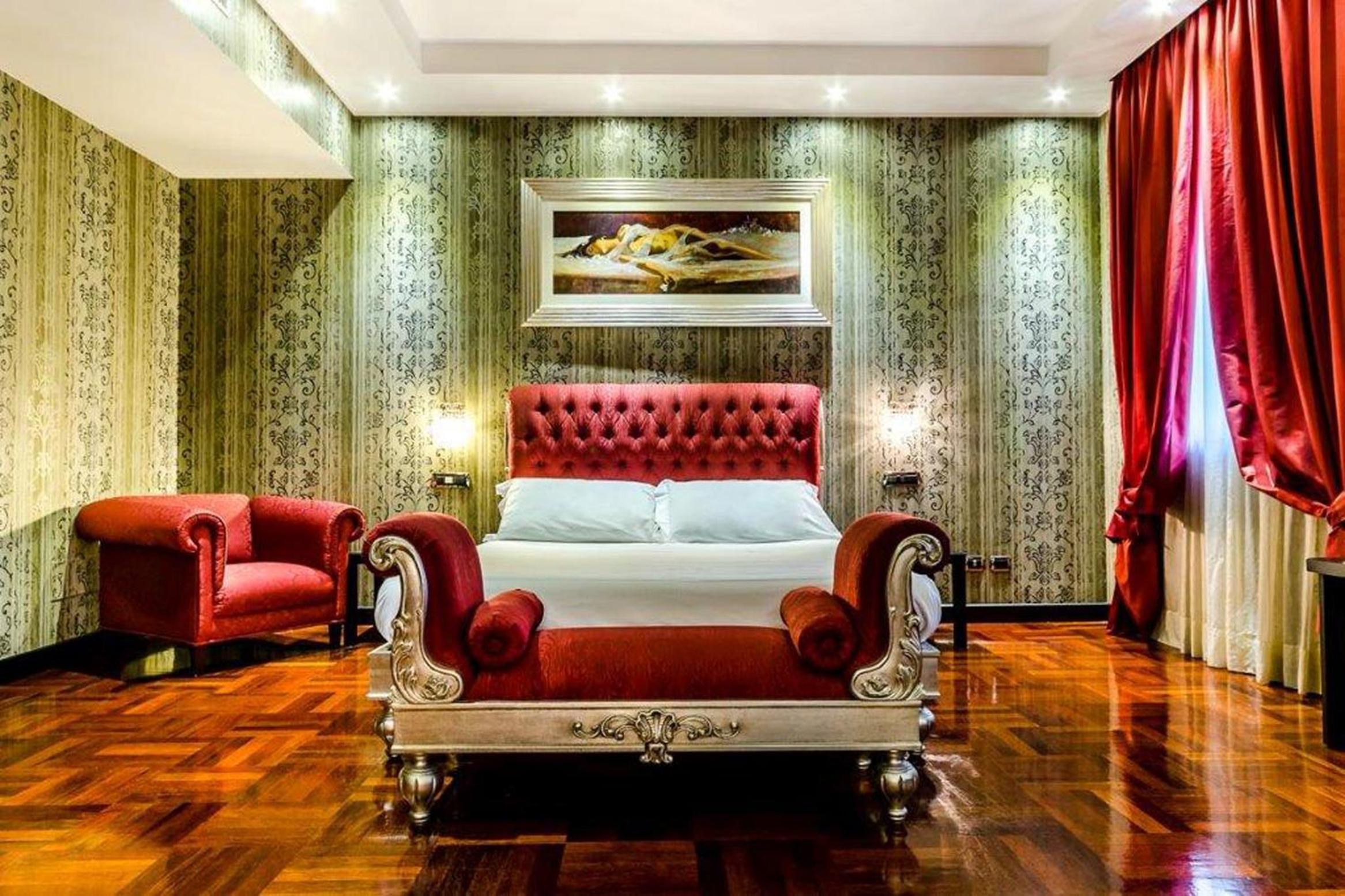 SILVER HOTEL 18/55