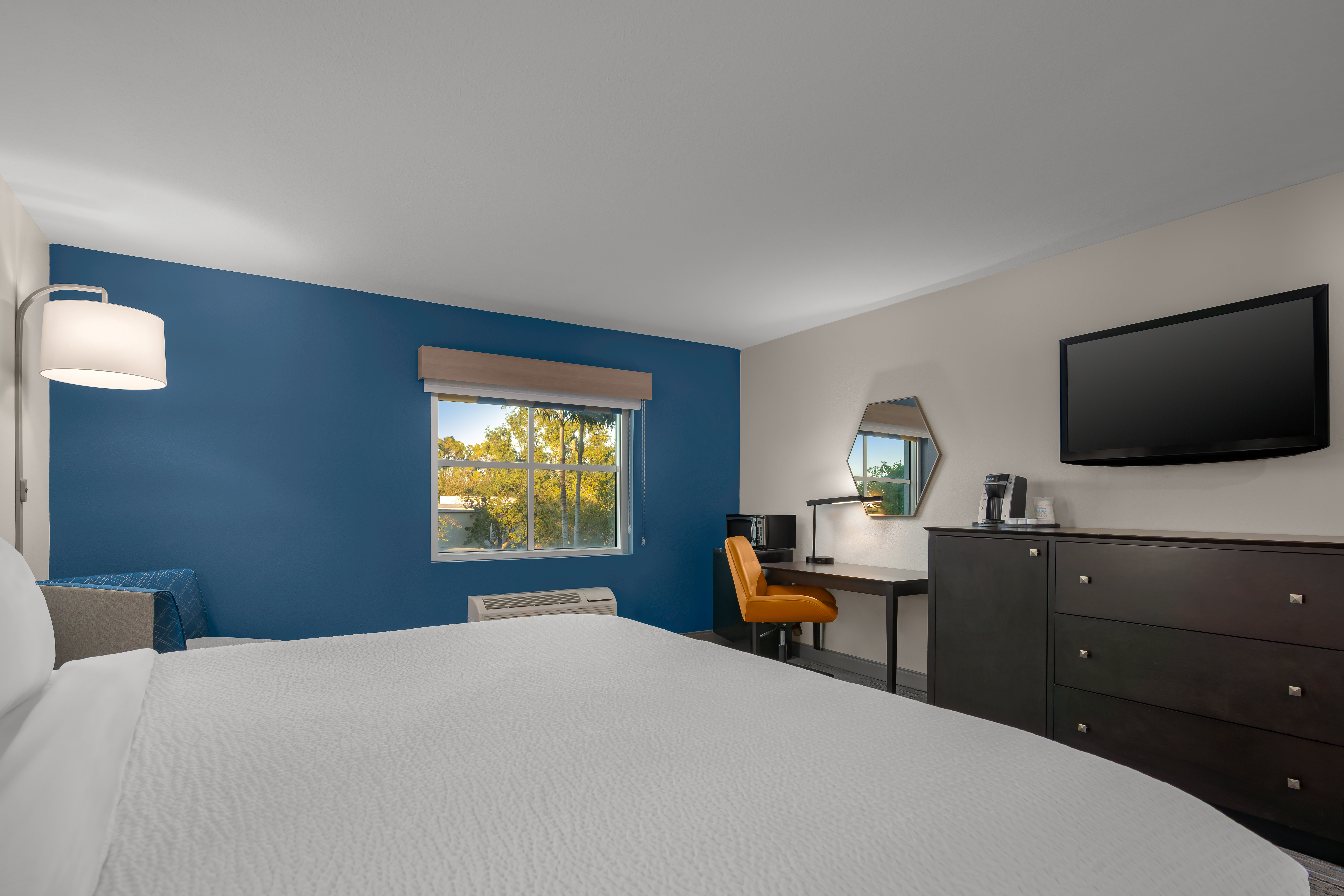 Holiday Inn Express and Suites Kendall 23/77