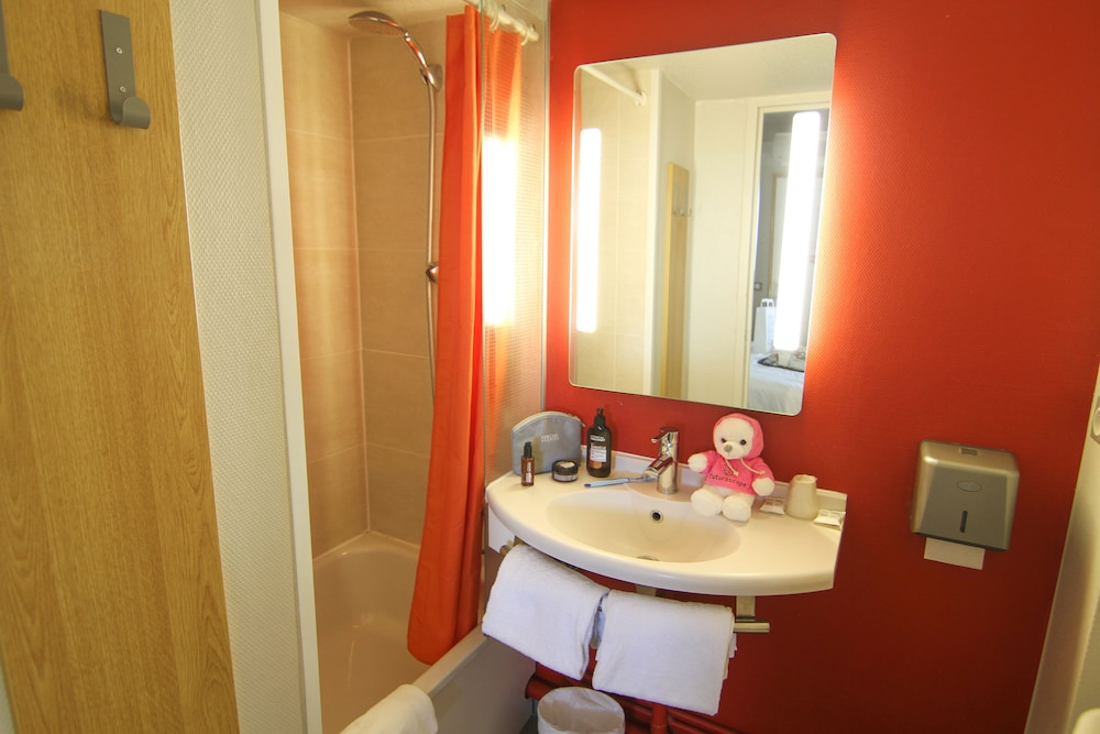 B B Hotel Poitiers 2 42/44