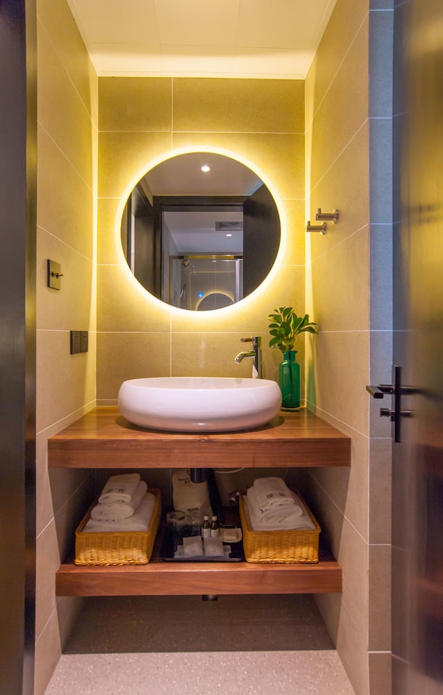 Hangzhou Backlighting Inn 44/45