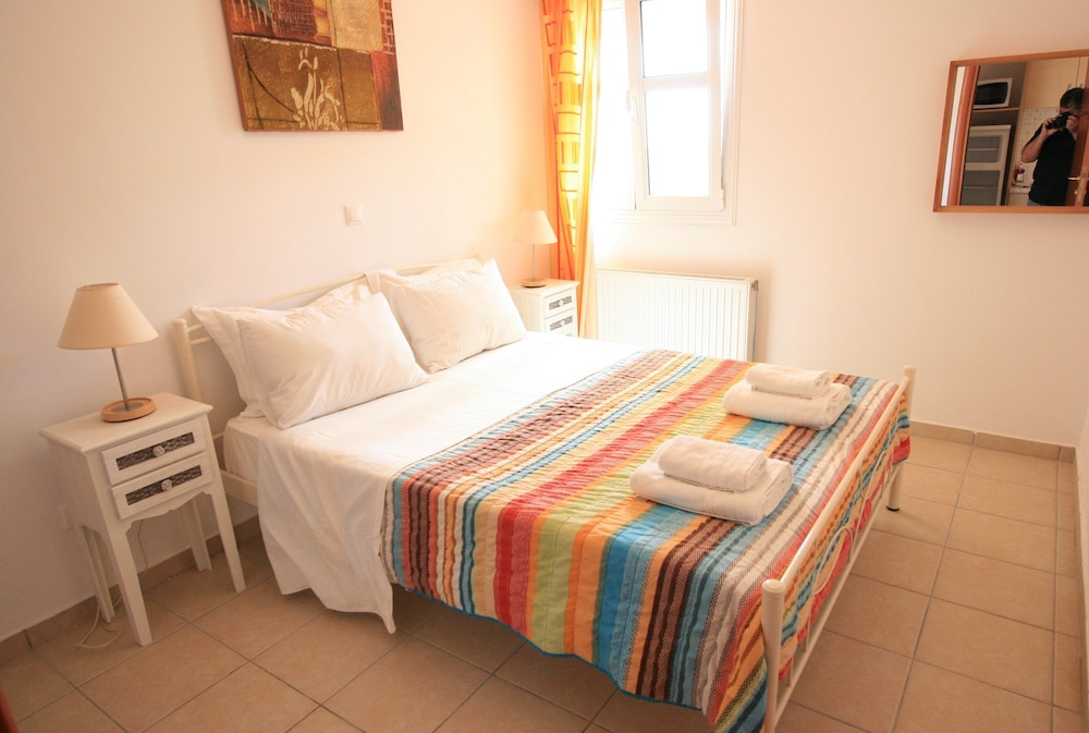 Lagoon View Apartments - Adults Only 15/70