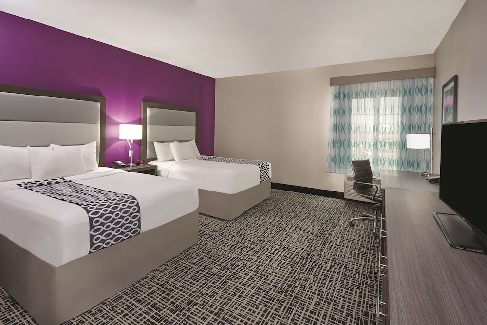 La Quinta Inn And Suites By Wyndham Springfield IL 18/63