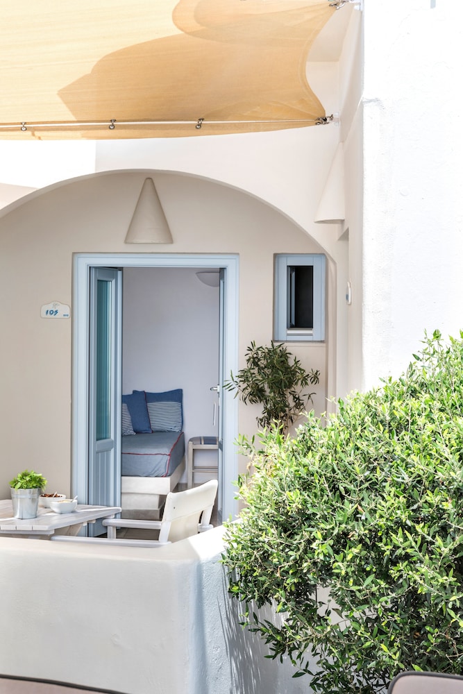 Blue Dolphins Apartments & Suites 3/49
