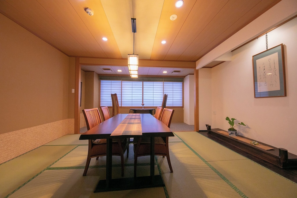 Japanese Western, Futon Bed, Twin Beds, Dining Area