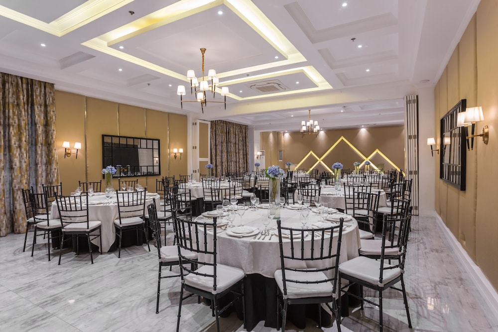 Stonehill Suites 60/65