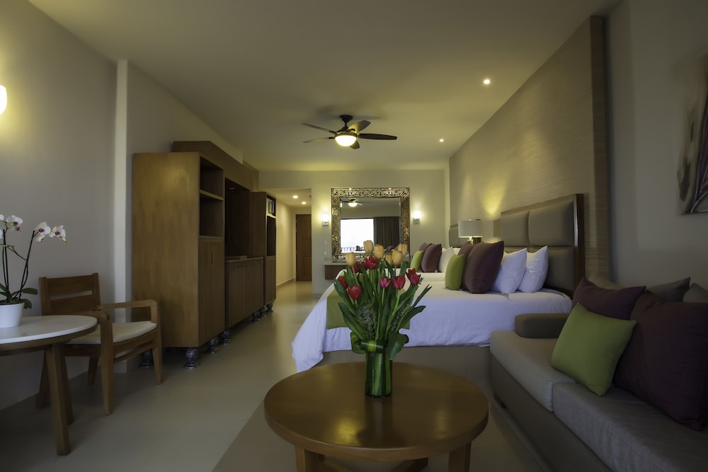 Almar Resort Luxury LGBT Beach Front Experience 42/59