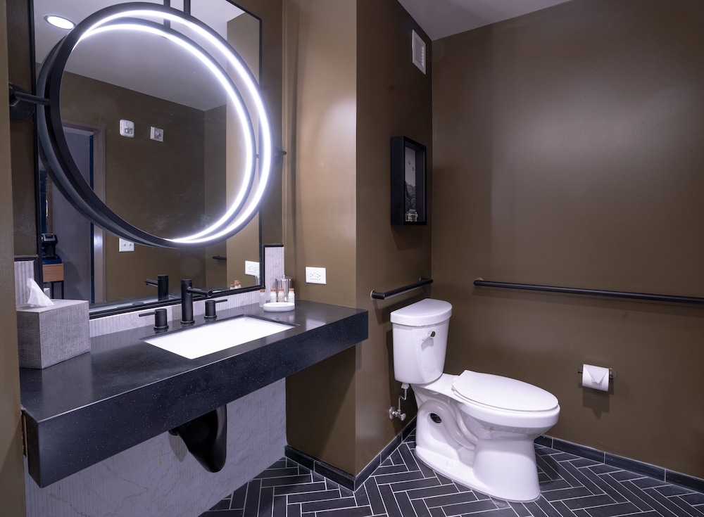 Hotel Indigo Columbus At Riverfront Place 18/68