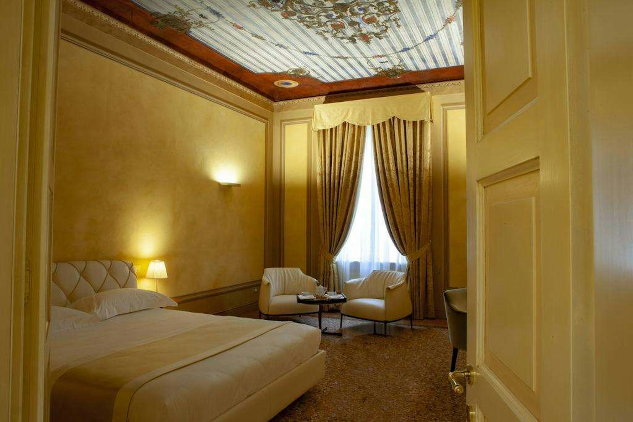 Hotel Rua Frati 48 in San Francesco 16/50