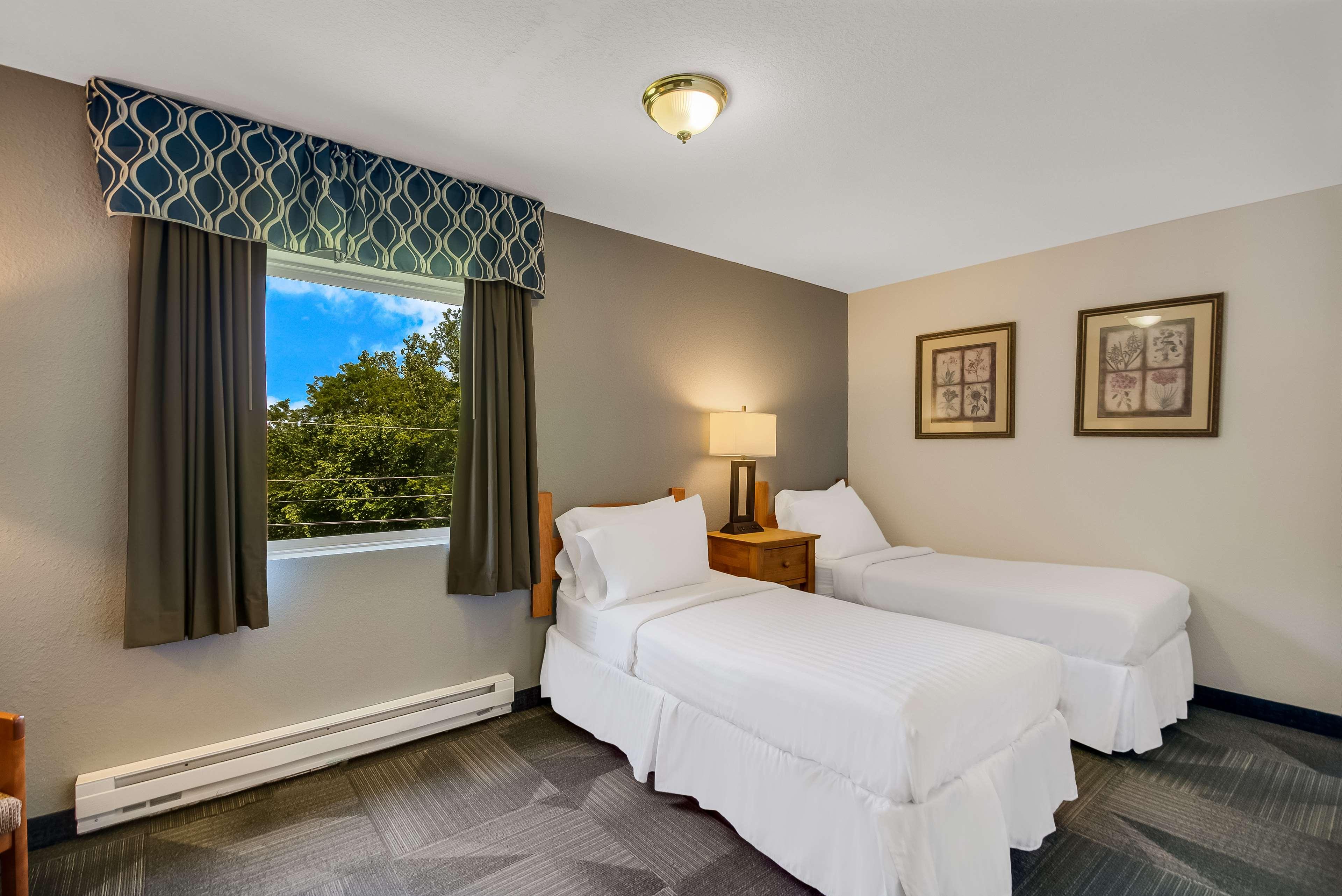 2 Bedrooms, Suite, King and Twin Beds